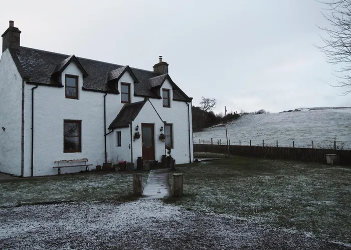 Jacobite Lodge By The House Of Danu