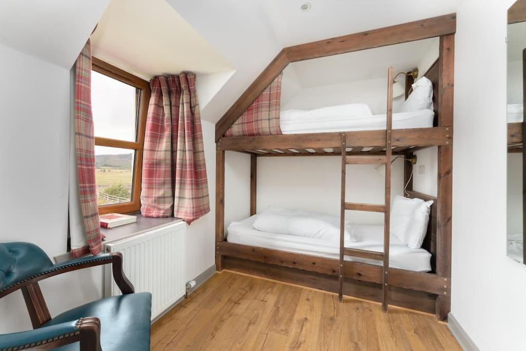 Jacobite By The House Of Danu * Kingussie