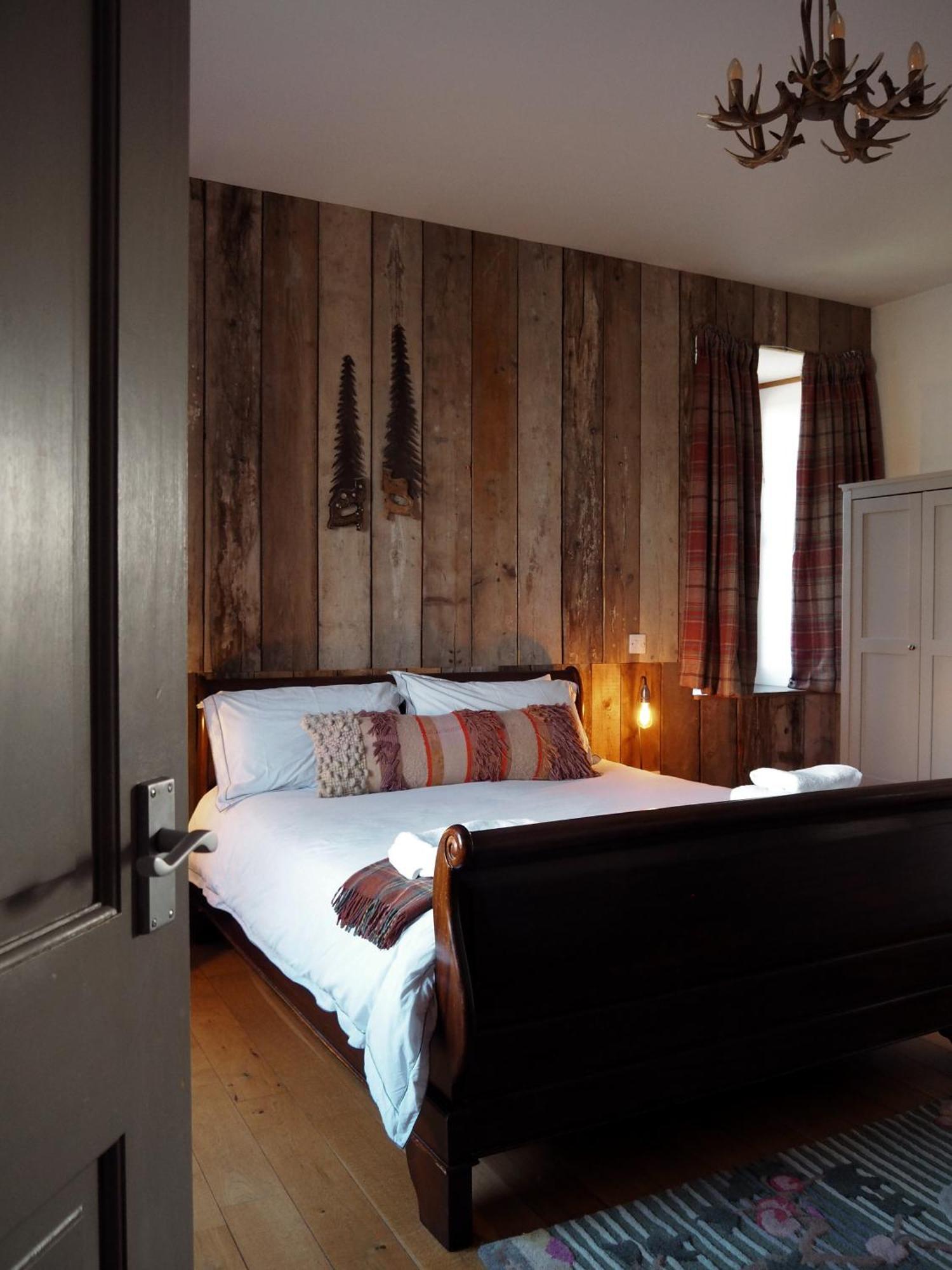Jacobite By The House Of Danu Villa Kingussie